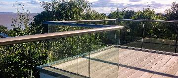 oval-slotted-tube-for-glass-railing-2